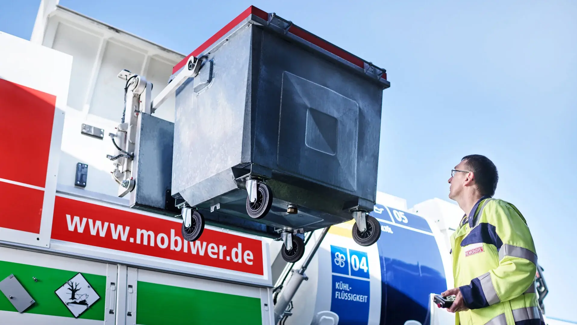 Das MOBIWER Spezialfahrzeug für die Entsorgung von Werkstattabfällen.